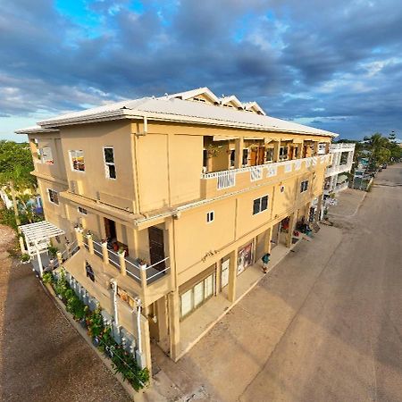 Louis' Apartments Placencia 외부 사진