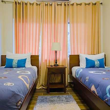 Louis' Apartments Placencia 외부 사진