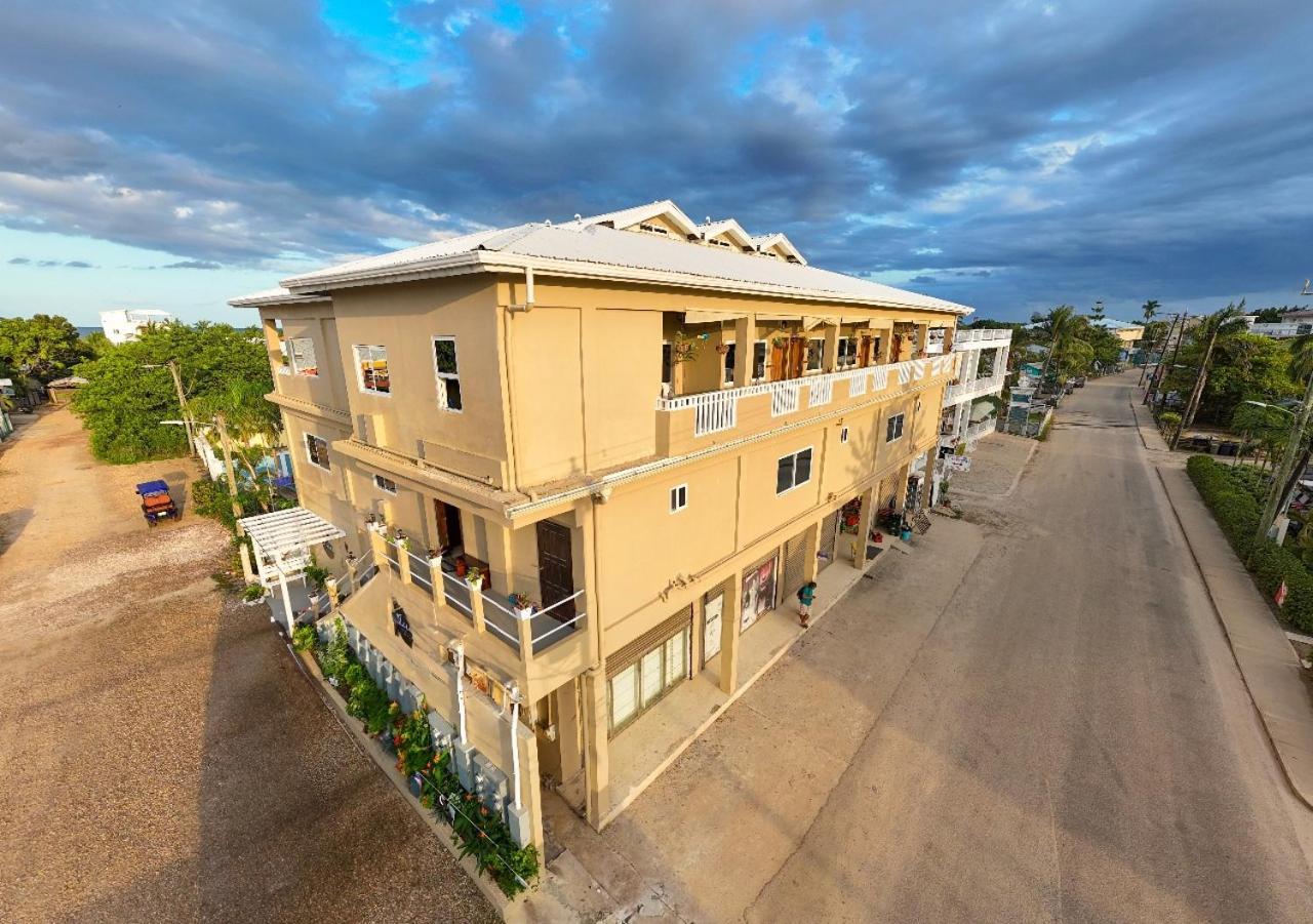 Louis' Apartments Placencia 외부 사진