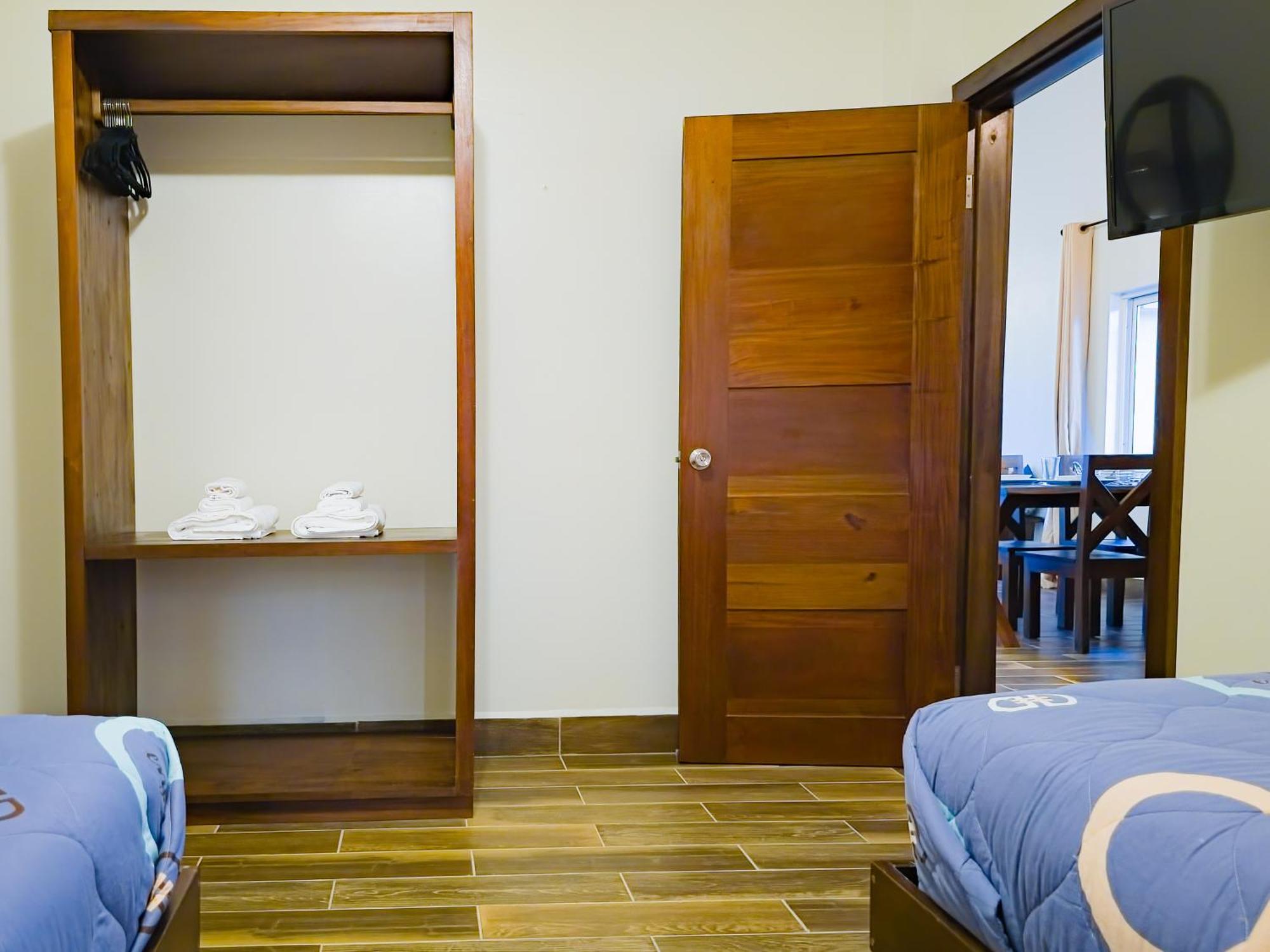 Louis' Apartments Placencia 외부 사진