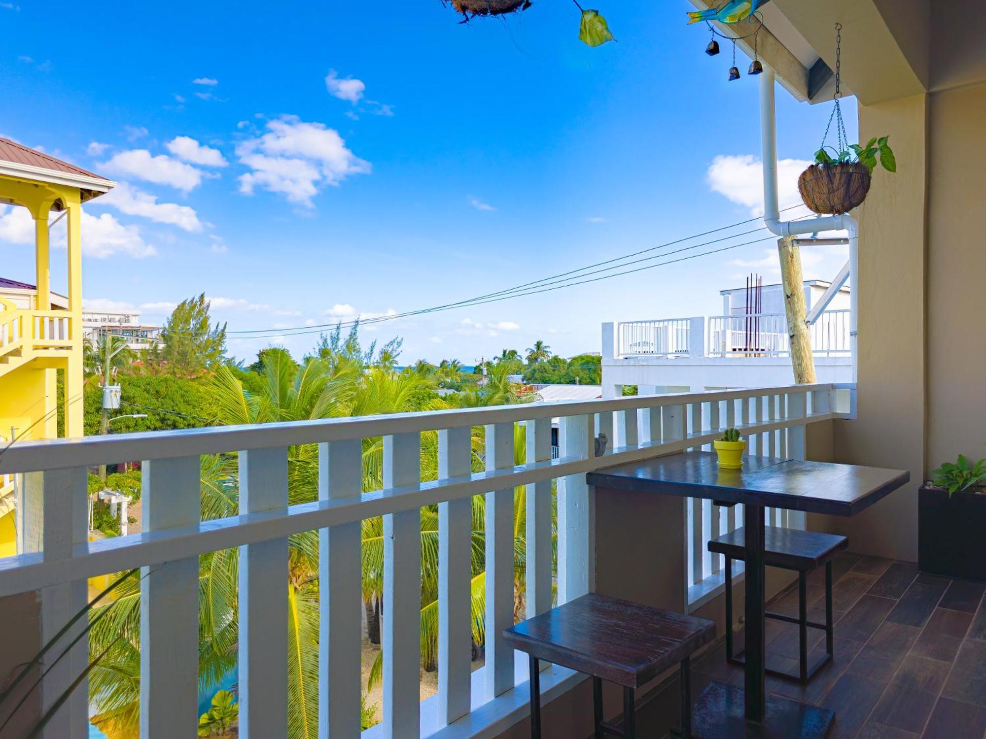 Louis' Apartments Placencia 외부 사진