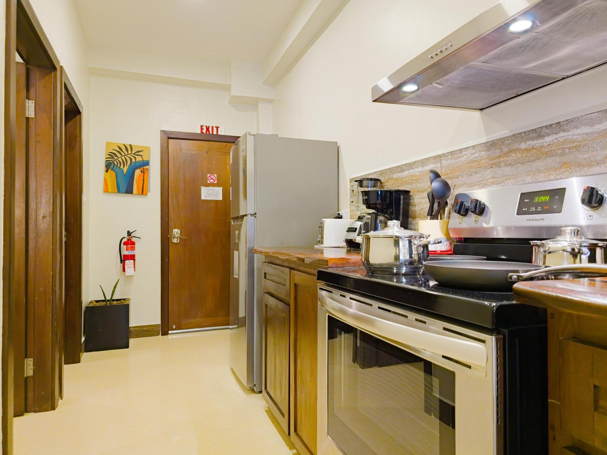 Louis' Apartments Placencia 외부 사진