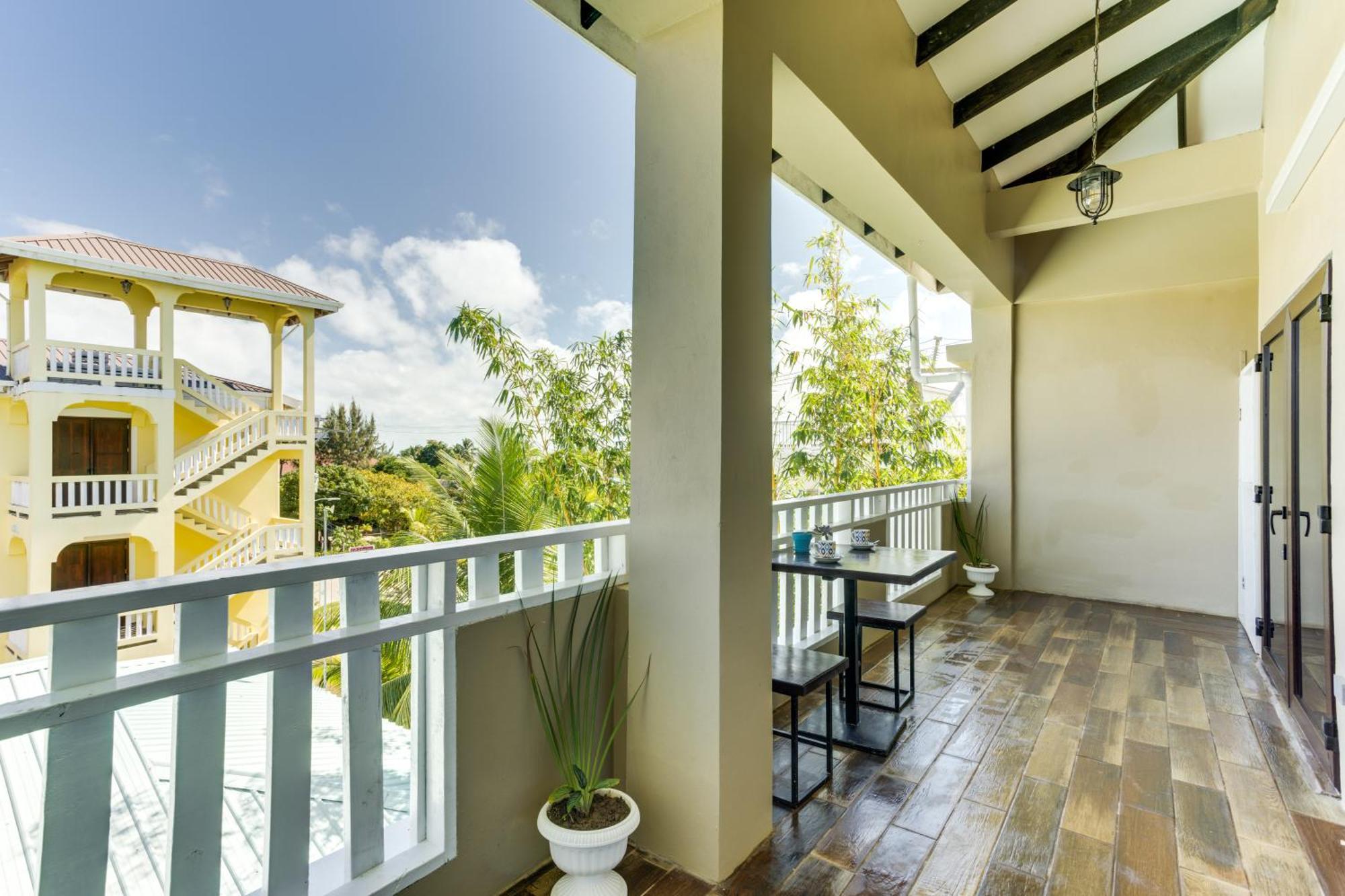 Louis' Apartments Placencia 외부 사진
