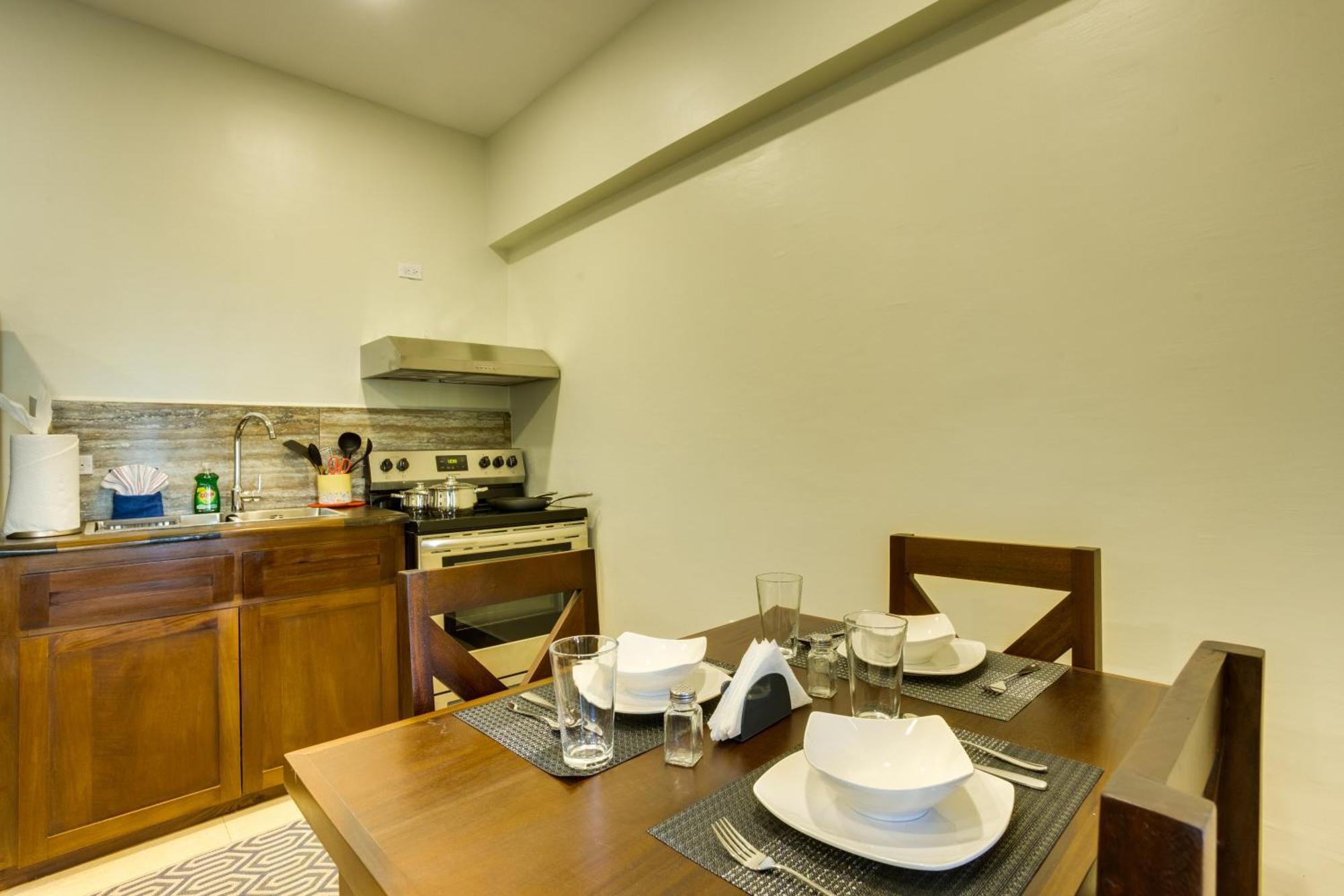 Louis' Apartments Placencia 외부 사진