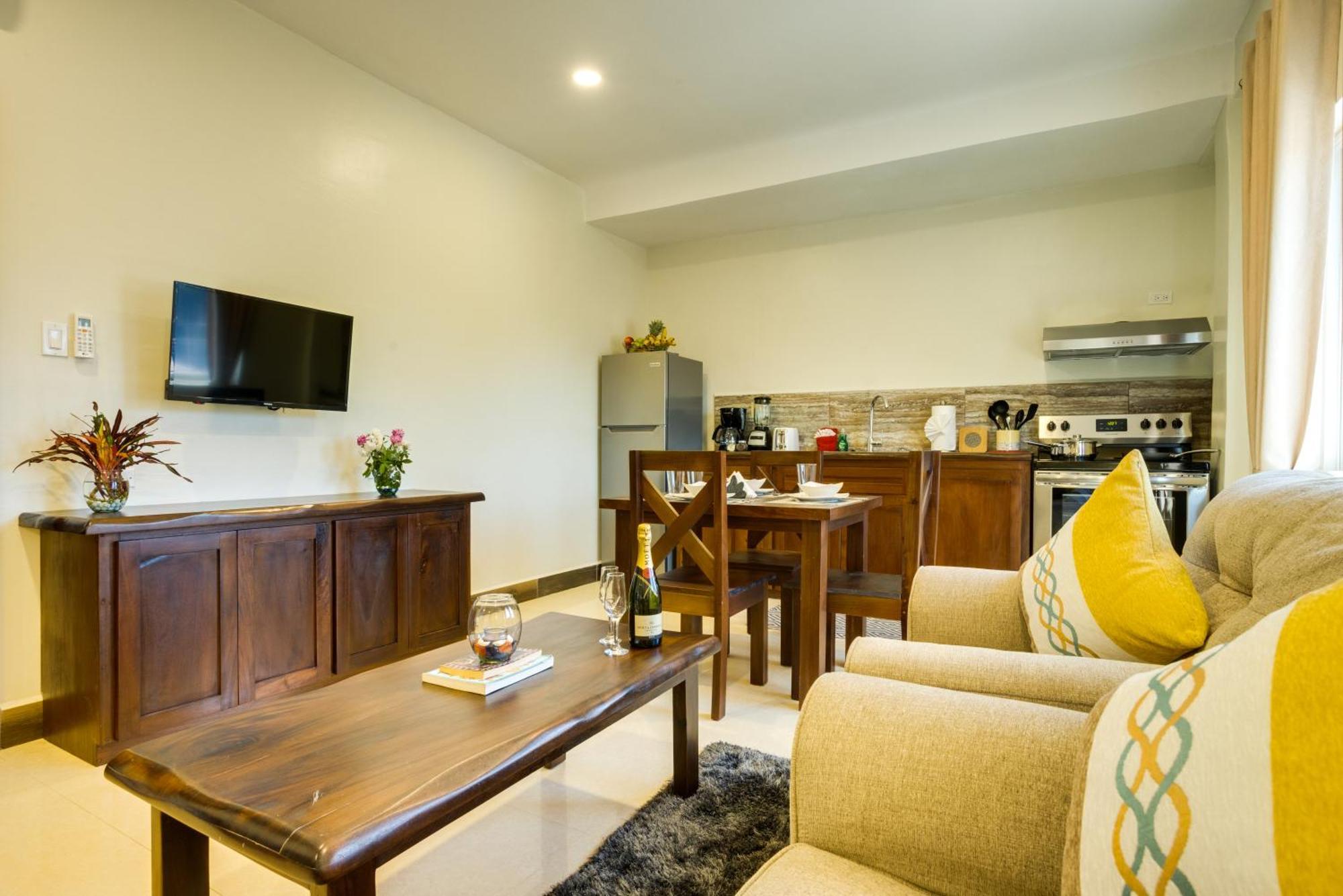 Louis' Apartments Placencia 외부 사진
