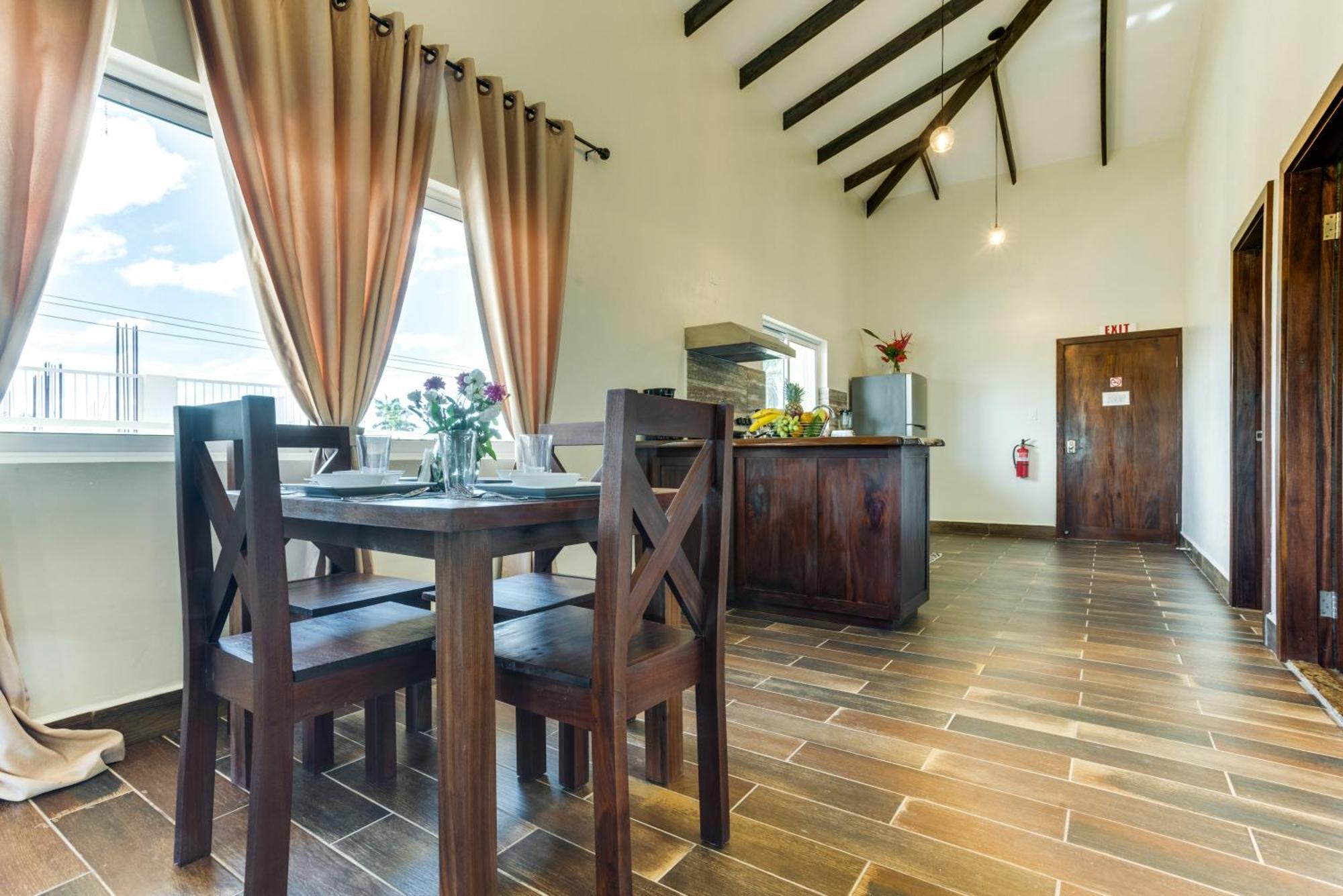 Louis' Apartments Placencia 외부 사진